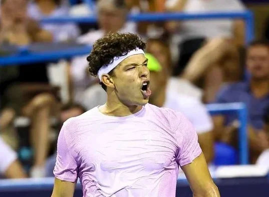 Ben Shelton derrotó a Flavio Cobolli