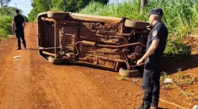 Manejaba alcoholizado, volcó y murió uno de sus hijos