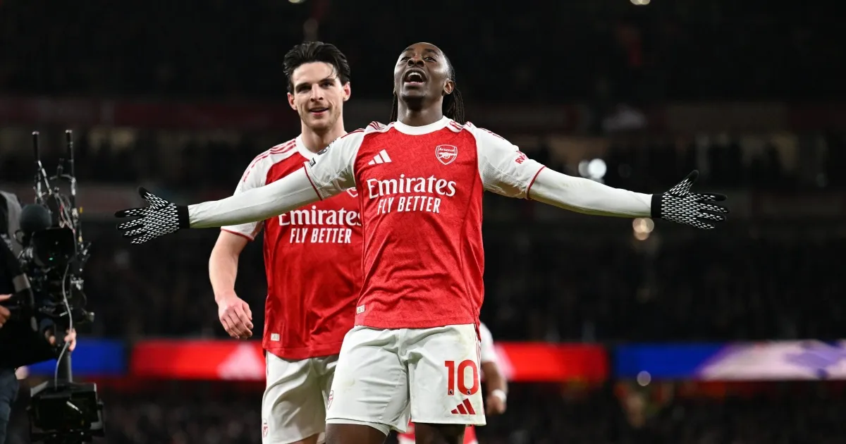 Arsenal más líder que nunca de la Premier League