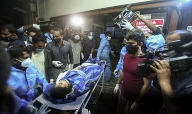Se estrelló un avión al sudoeste de India: al menos 17 muertos y 15 heridos graves