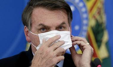 Bolsonaro afirmó que la ayuda por la pandemia no puede durar "para siempre"