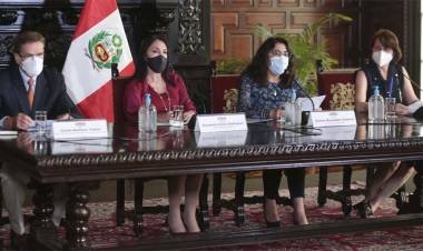 Perú anuncia que el primer lote de vacunas llega el 9 de febrero