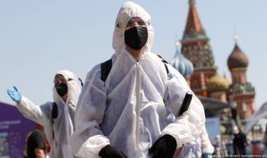 Rusia acumula récords de muertes y contagios