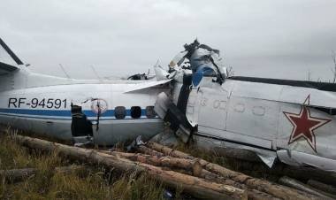 Rusia: Murieron 16 personas al estrellarse un avión