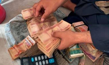 Los talibanes prohibieron el uso de moneda extranjera 