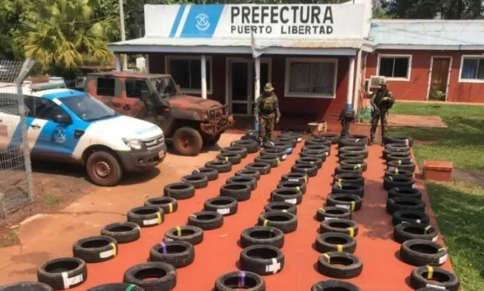 Prefectura incautó un cargamento millonario de neumáticos