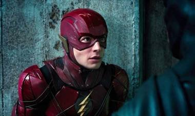 Ezra Miller regresa al set de rodaje de The Flash