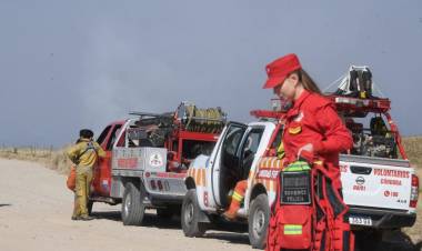 El Durazno: Más de 200 bomberos 