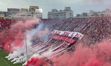 Barra tomó un club con armas de fuego