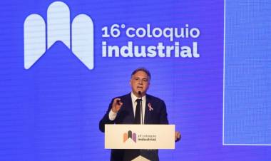 Ante industriales, Llaryora reivindicó el modelo cordobés