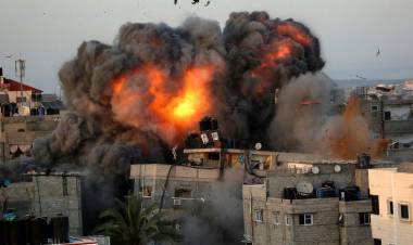 Ataque aéreo israelí dejó al menos 150 muertos