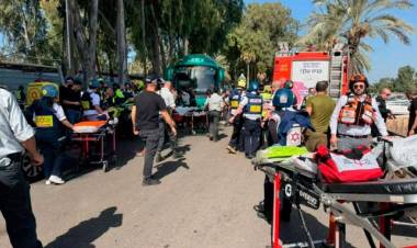 Un camión atropelló a un grupo de personas en una parada