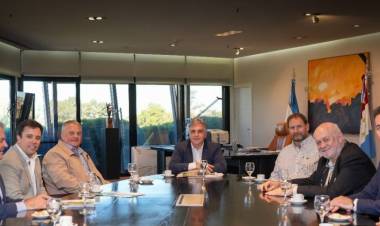 Llaryora se reunió con autoridades de Cooperativas