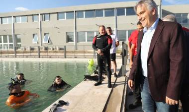 Llaryora recorrió el Mercado de Arte Contemporáneo