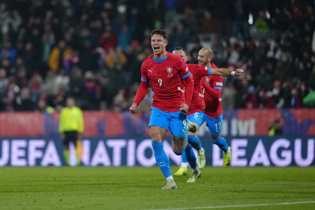 República Checa y Gales consiguieron el ascenso directo 