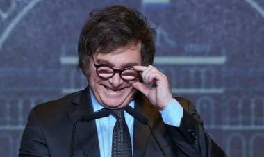 Milei criticó a María Becerra y Lali Espósito por los incendios en la Patagonia