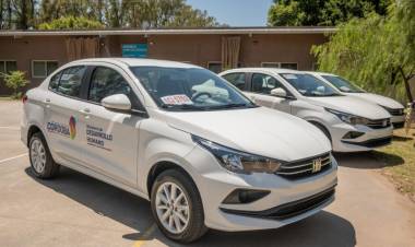 La Provincia entregó tres autos 0km en el Complejo Esperanza