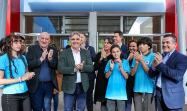 Llaryora: “Córdoba encara una reforma educativa"