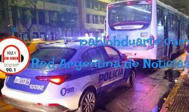 Dos mujeres embestidas