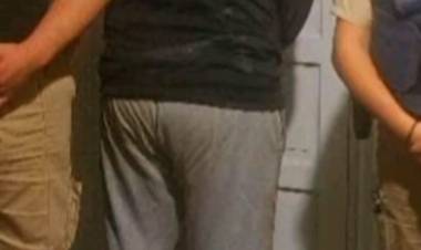 Huyó, se le rompió la moto y lo alcanzaron