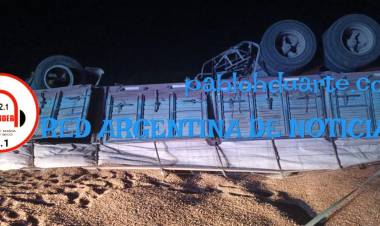 Volcó con el acoplado cargado