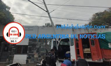 Chocó contra un poste de Trolebús