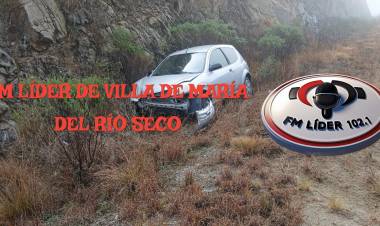 Perdió el control y despistó