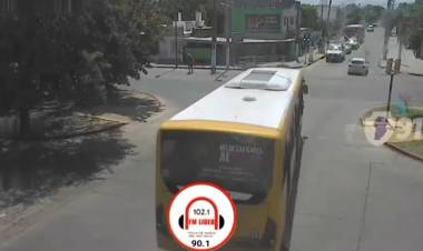 ¿QUÉ IBA MIRANDO EL CHOFER?