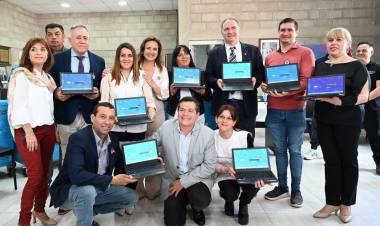 Escuelas del norte cordobés recibieron equipamiento tecnológico 