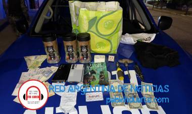 Robaban pertenencias de autos