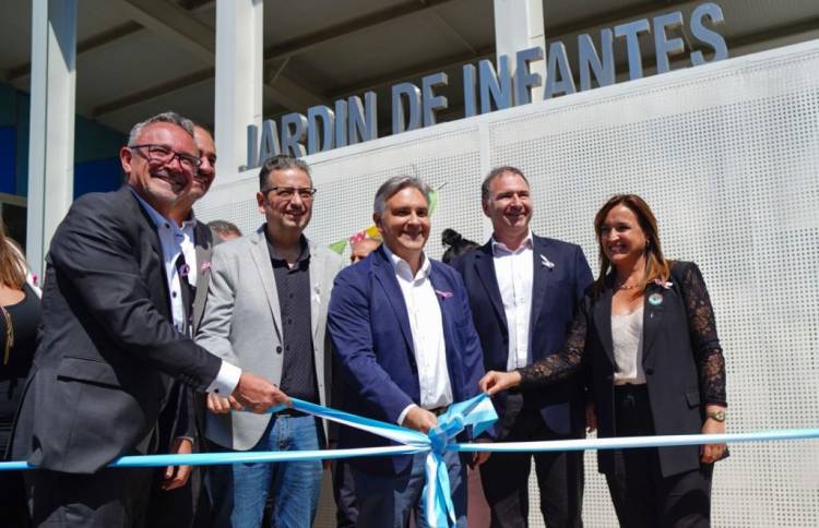 Llaryora inauguró una Escuela Secundaria