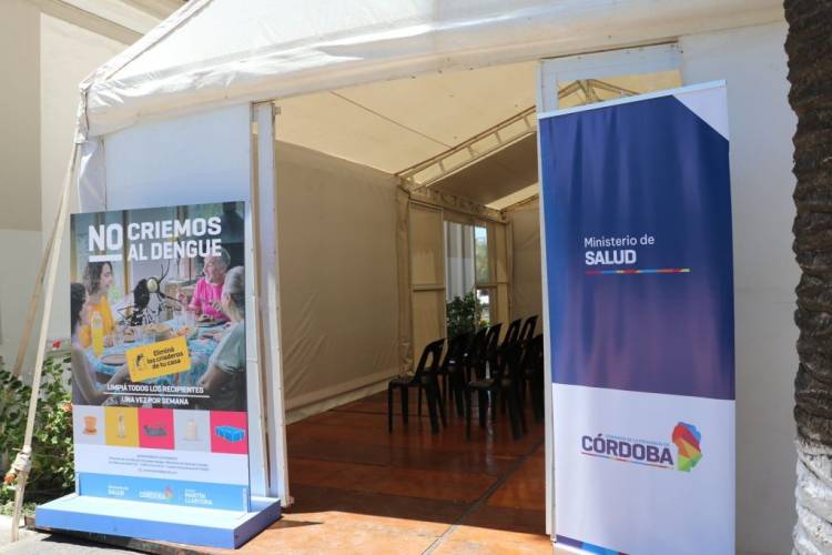  Instalan carpas sanitarias en centros hospitalarios