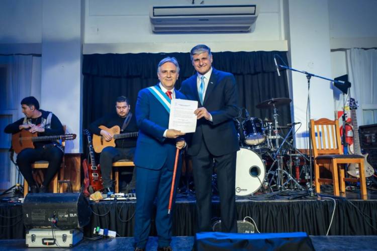 Fogón Patrio y anuncios