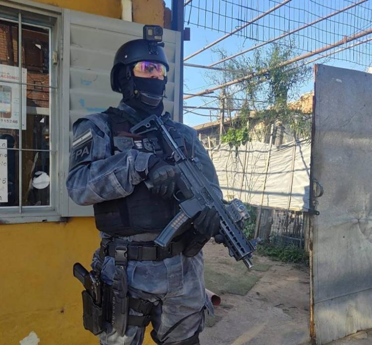  Siete allanamientos y cinco detenidos