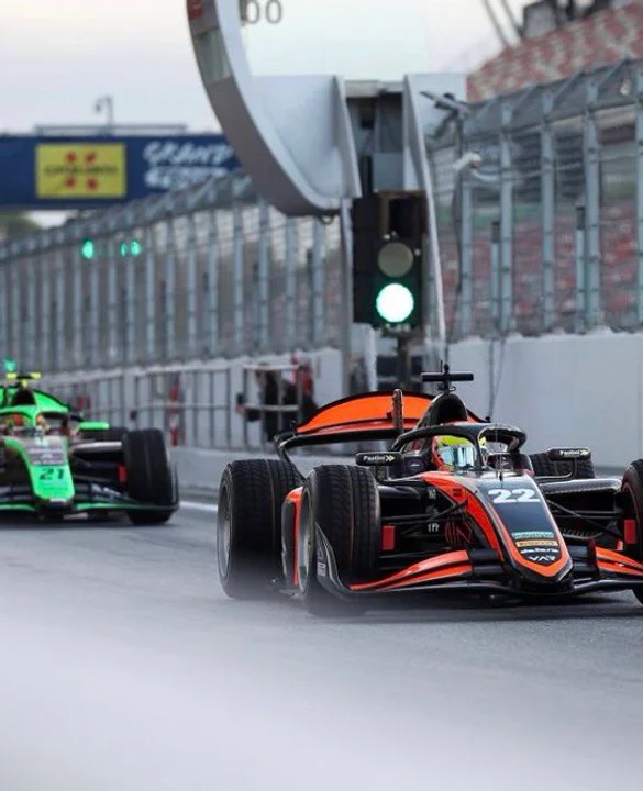  Decimocuarto en su primera práctica en la Fórmula 2