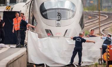 La trágica muerte de un niño que fue arrojado a las vías del tren en Alemania