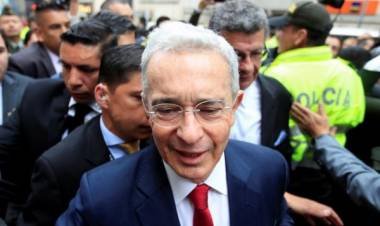 Álvaro Uribe, primer ex presidente colombiano que comparece ante la Corte Suprema de Justicia