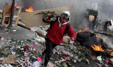 Lenín Moreno ordena el "toque de queda y la militarización" de Quito