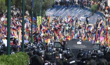 Violentos enfrentamientos en Bolivia entre cocaleros y la policía: asciende a nueve la cifra de muertos