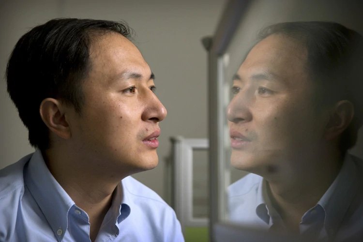 China condenó a tres años de cárcel al científico que creo bebés genéticamente modificados