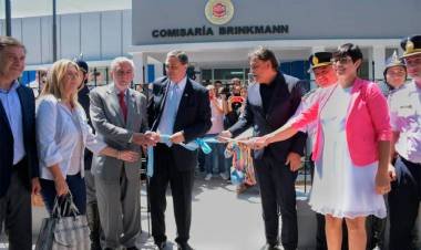 Mosquera inauguró la remodelada comisaría de Brinkmann