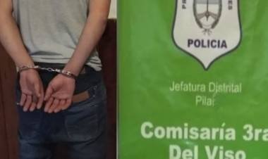 LA GOLPEÓ Y ARAÑÓ A UN POLICÍA 