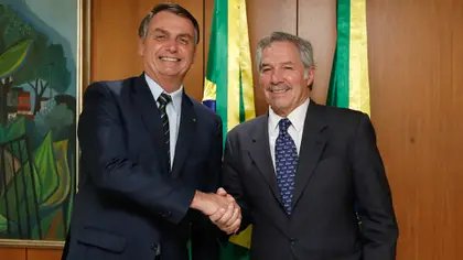 El presidente brasileño Jair Bolsonaro relativizó el éxito de la cuarentena en la Argentina y dijo que el gobierno de Alberto Fernández lleva al país al socialismo