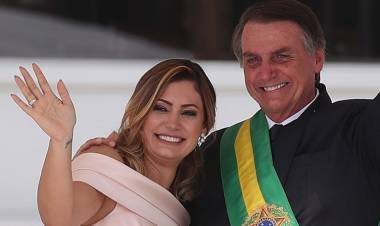 La esposa del presidente brasileño Jair Bolsonaro tiene coronavirus