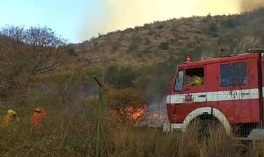 Incendios: se sigue trabajando en los departamentos Santa María y Cruz del Eje