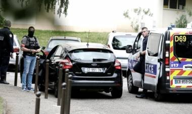 Nuevo ataque en una iglesia francesa: un sacerdote fue herido de bala en Lyon