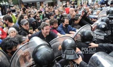 Incidentes y detenidos en una manifestación de trabajadores del INCAA