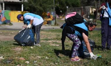 Retiran 6000 kilos de residuos en barrio Villa Urquiza