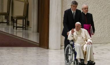 Francisco empezó a usar silla de ruedas