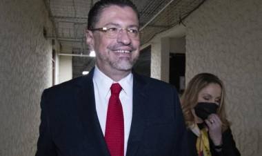 Rodrigo Chaves asume la presidencia en Costa Rica